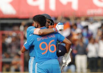 भारतसँग दोस्रो एकदिवसीय क्रिकेटमा अस्ट्रेलिया ९९ रनले पराजित