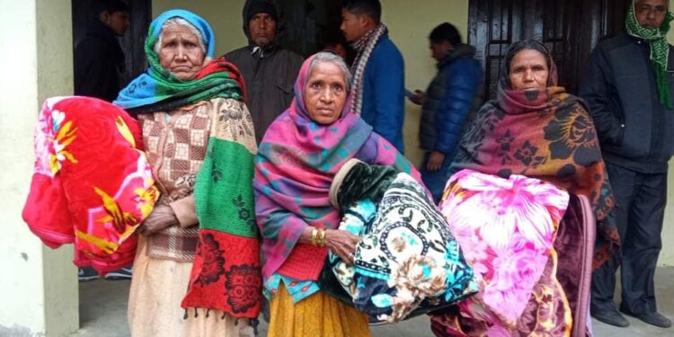 कपिलबस्तुमा जाडो बढेपछि बिपन्नलाई न्यानो कम्मल