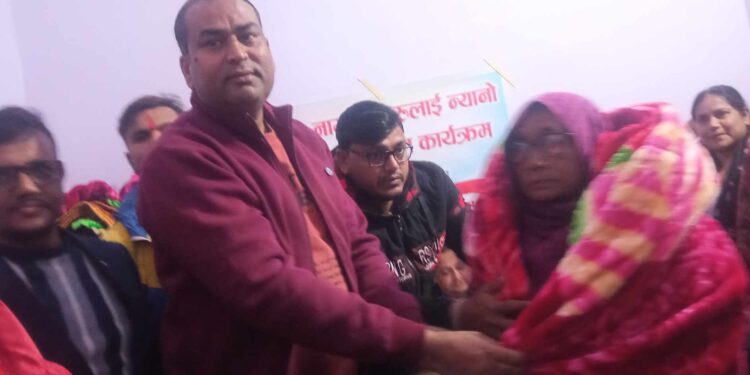 वडा कार्यालयद्धारा ज्येष्ठ नागरिकलाई कम्बल वितरण