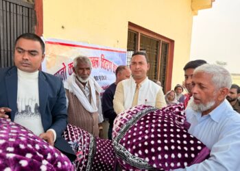 ज्येष्ठ नागरिक र अति विपन्न नागरिकलाई कम्मल