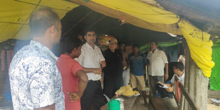 कपिलवस्तुमा बजार अनुगमन तीव्र, म्याद गुज्रेका सामग्री नष्ट