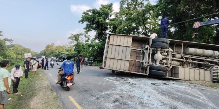 काठमाण्डौबाट दाङ जादै गरेको बस दुर्घटना, २९ जना घाइते