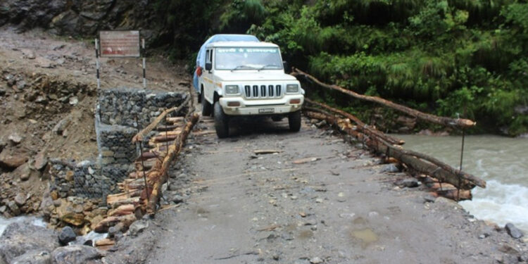 बेँसीसहर–चामे सडकमा राति सवारी सञ्चालनमा रोक