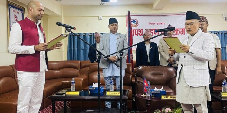 लुम्बिनीका नवनियुक्त खेलकुदमन्त्री पाण्डेयले लिए शपथ