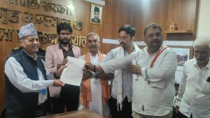 सांसद र नगर प्रमुख माथि दर्ता गरिएको मुद्दा फिर्ता लिन माग गर्दै  प्रशासनलाई ज्ञापनपत्र